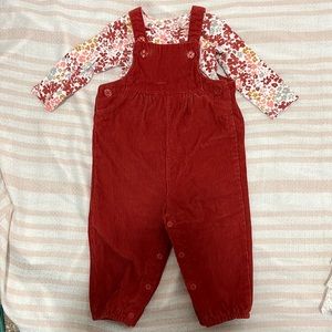 Only worn one time for a picture. No stains!!!